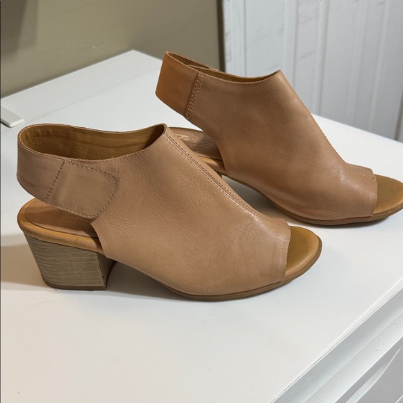 Kork-Ease Shoes - Kork-Ease Tan Open-Toe Mules